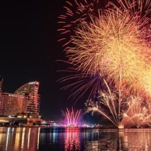 imageye___-_imgi_6_tour-dubai-nye-creek-sightseeing-cruise-fireworks-ticket-card-mobile